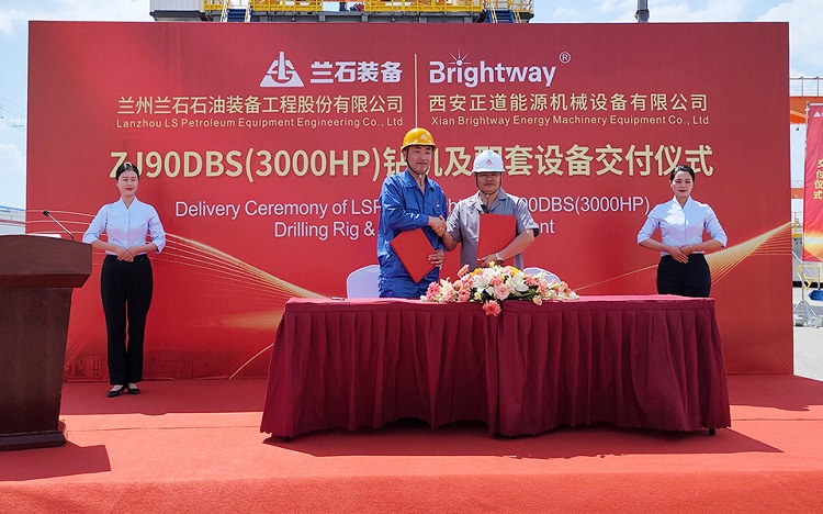 鉆機(jī)交付簽約